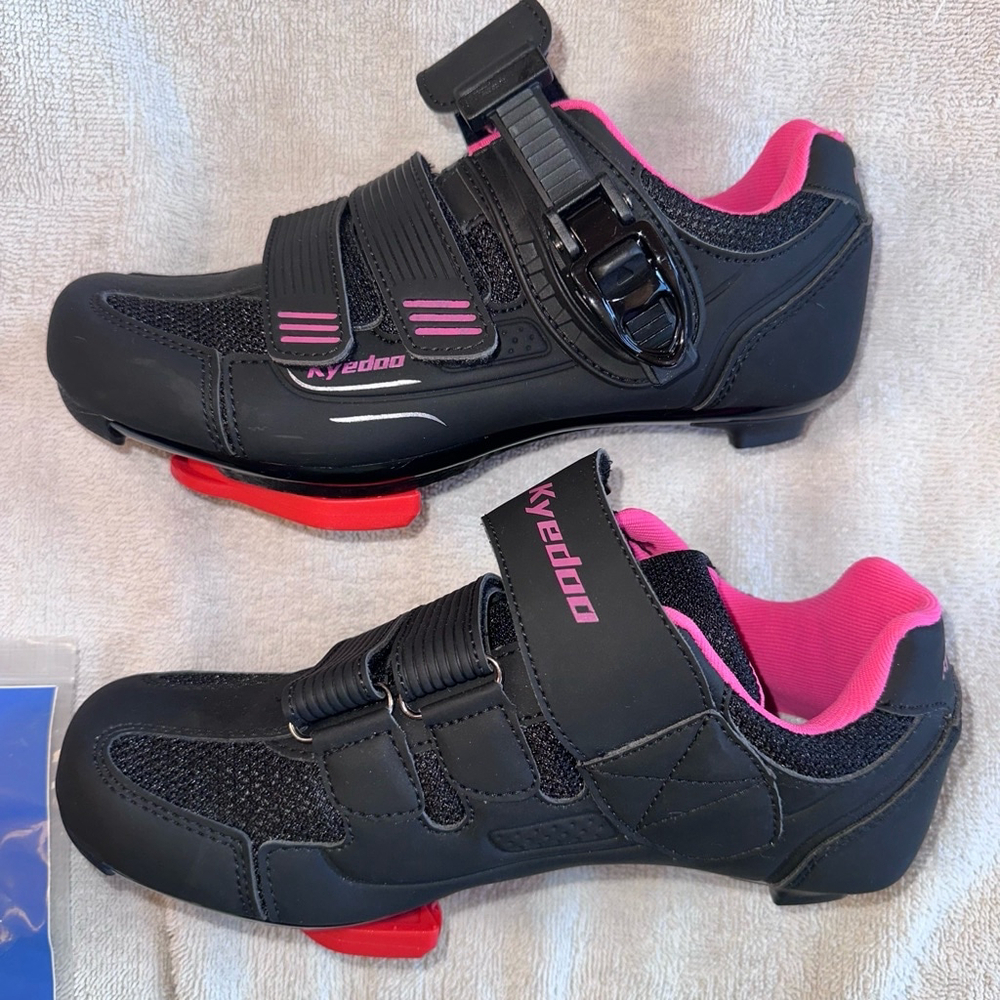 NWOB (Store Display) Women’s 6 1/2 Black/Pink Kyedoo Cycling Shoes - Picture 3 of 7